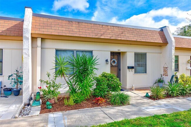 1619 Mission Hills Blvd in Clearwater, FL - Building Photo - Building Photo