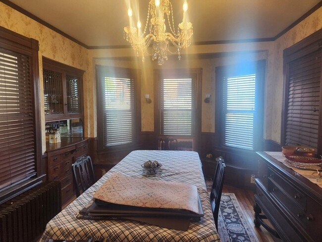 15 Arlington St, Unit 1 in Fitchburg, MA - Foto de edificio - Building Photo