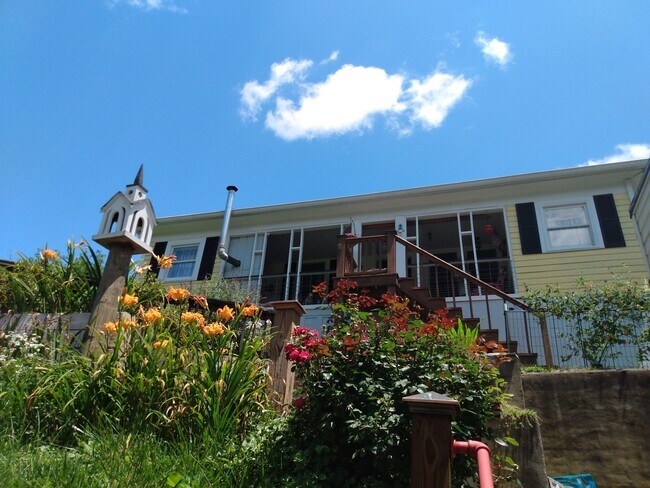 188 G St in Lansing, NC - Building Photo - Building Photo