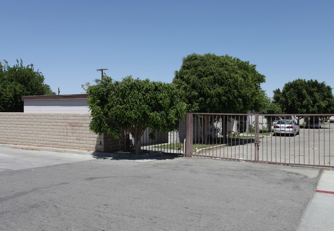 Fred Young Farm Labor Apartments in Indio, CA - Foto de edificio - Building Photo