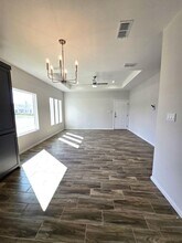 913 N Clarence Ave in Edinburg, TX - Foto de edificio - Building Photo