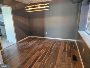 12 Hasting Ln in Willingboro, NJ - Building Photo - Building Photo