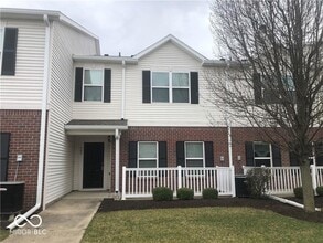 13226 Komatite Way in Fishers, IN - Building Photo - Building Photo