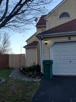 5 Kilmer Ct in Freehold, NJ - Building Photo