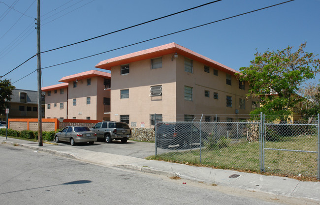 1600 Nadlan LLC in Miami, FL - Building Photo - Building Photo