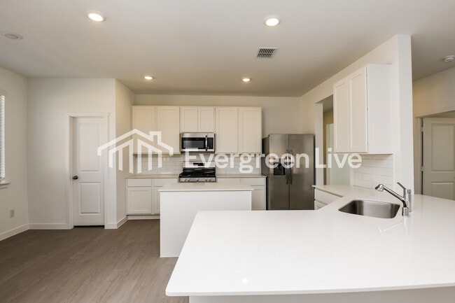 209 Pine St in Azle, TX - Building Photo - Building Photo