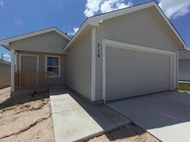 714 Paul Cyn in San Antonio, TX - Building Photo