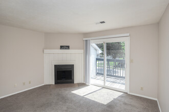 410 - WINDING BROOK APARTMENTS in Kokomo, IN - Building Photo - Interior Photo