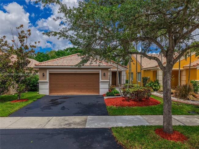 1509 Canary Island Dr in Weston, FL - Building Photo - Building Photo