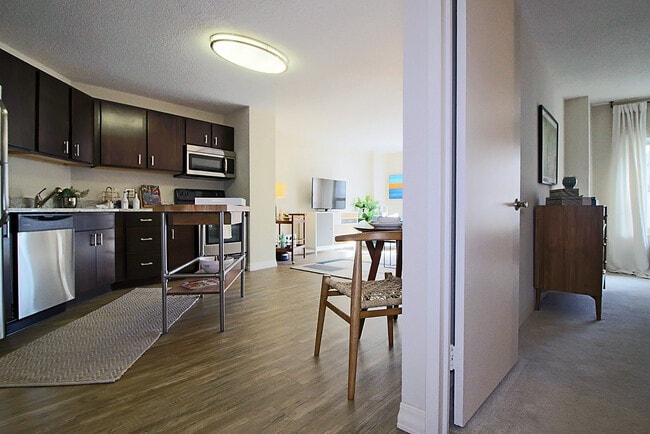 11 W Chestnut St in Chicago, IL - Foto de edificio - Building Photo