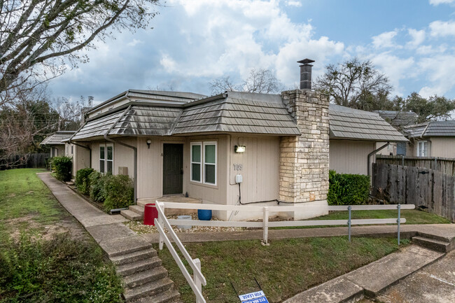 702 Castle Ridge Rd in Austin, TX - Building Photo - Building Photo