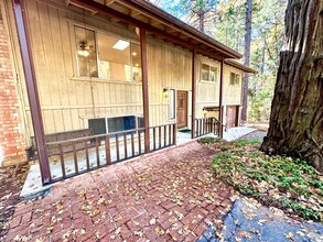 12881 Idaho Maryland Rd in Nevada City, CA - Foto de edificio - Building Photo