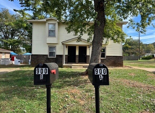 property at 900 Stevens Ct NE