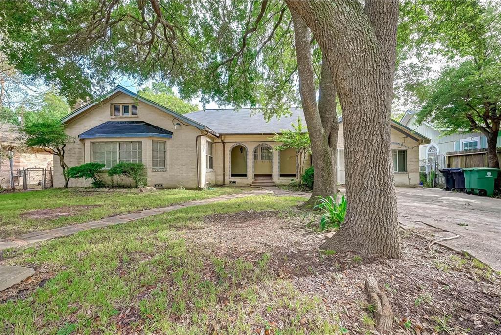6109 Saxon Dr in Houston, TX - Building Photo