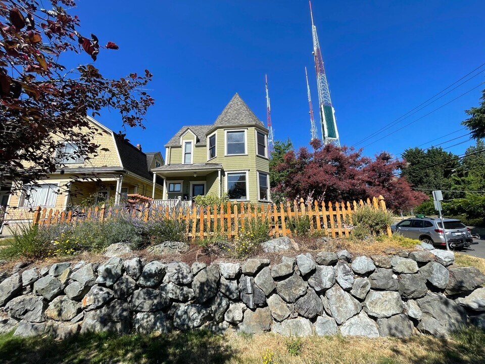 1475 20th Ave in Seattle, WA - Building Photo