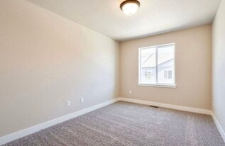 6933 4th Street Rd, Unit 2 in Greeley, CO - Building Photo