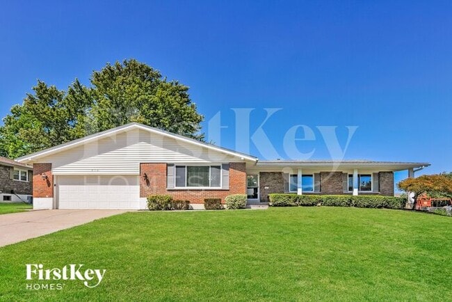 property at 916 Palm Dr