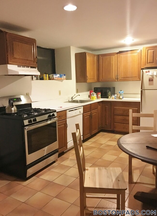 132 Chiswick Rd, Unit B in Boston, MA - Building Photo - Building Photo