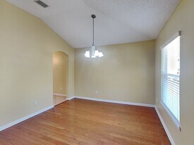 801 MacKenzie Cir in St. Augustine, FL - Building Photo