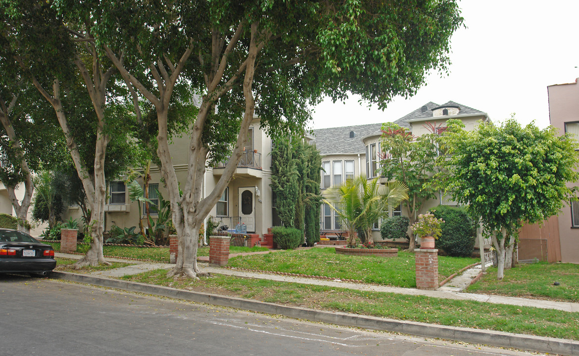 520 N Genesee Ave in Los Angeles, CA - Foto de edificio