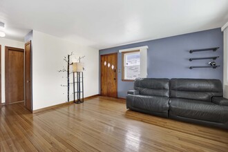 3723 N Oconto Ave in Chicago, IL - Foto de edificio - Building Photo