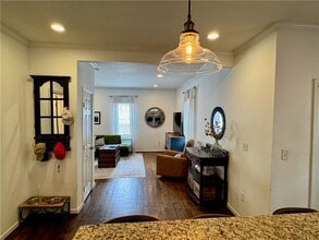 211 Laurel Ave SW in Atlanta, GA - Building Photo - Building Photo
