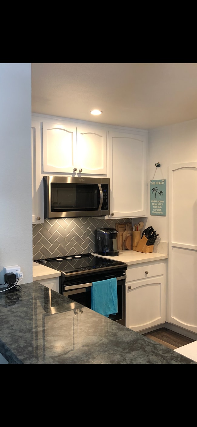 2625 Pirineos Way, Unit 320 in Carlsbad, CA - Building Photo - Building Photo