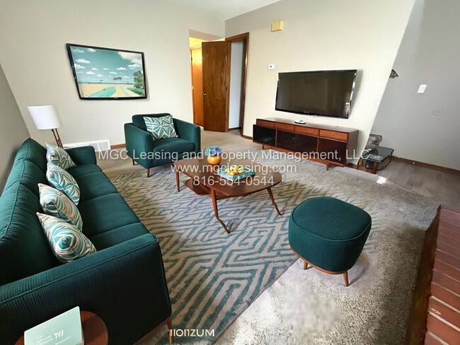 property at 228 NW Woods Chapel Rd