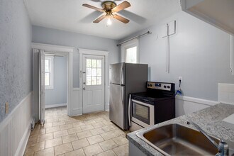 62 Holton Avenue South in Hamilton, ON - Building Photo - Interior Photo