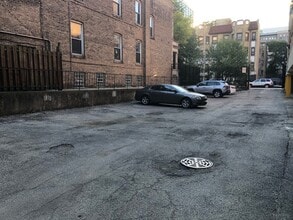 3815 N Pine Grove Ave, Unit 3825-201 in Chicago, IL - Building Photo - Building Photo