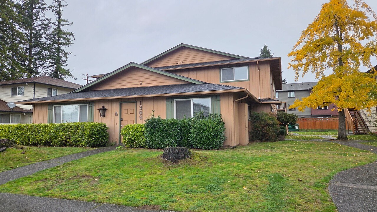 1309 Wildwood St in Marysville, WA - Building Photo