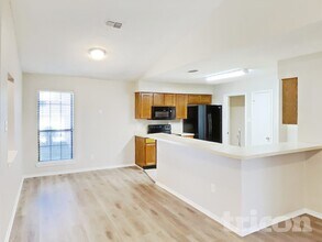 1844 Hunting Green Dr in Fort Worth, TX - Foto de edificio - Building Photo