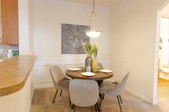 The Crest at Sugarloaf in Lawrenceville, GA - Foto de edificio - Building Photo