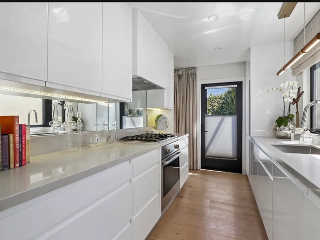 1340 N Harvard Blvd in Los Angeles, CA - Foto de edificio - Building Photo