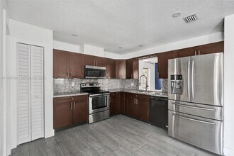 8105 SW 19th St in North Lauderdale, FL - Building Photo - Building Photo