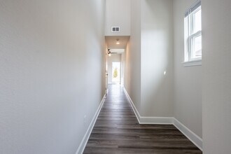 Chapman Ridge in Blue Springs, MO - Foto de edificio - Interior Photo