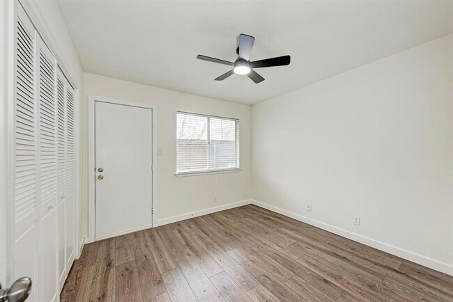 property at 1010 W 23rd St