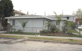528 W Magnolia St in Compton, CA - Building Photo