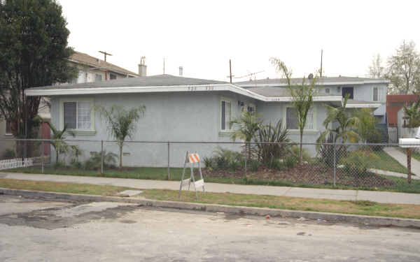 528 W Magnolia St in Compton, CA - Foto de edificio