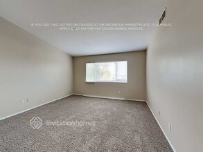 15599 Gulfstream Ave in Fontana, CA - Foto de edificio - Building Photo