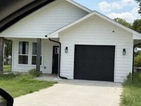 3907 Cornelia St in Greenville, TX - Building Photo