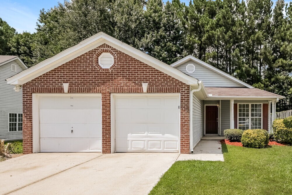 3657 Oakland Spring Ct in Snellville, GA - Building Photo
