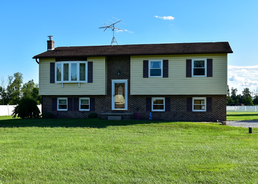 164 Bertolet Mill Rd in Oley, PA - Building Photo