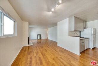 1524 Berkeley St-Unit -5 in Santa Monica, CA - Building Photo - Building Photo