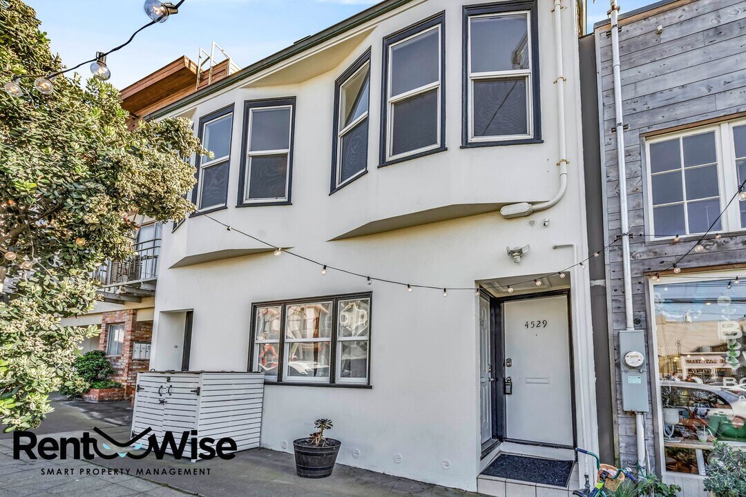 4525 Irving St in San Francisco, CA - Building Photo