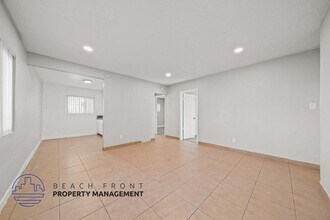 8232 Wilcox in Bell, CA - Foto de edificio - Building Photo