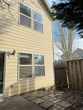 3277 NE 14th Ave in Hillsboro, OR - Foto de edificio - Building Photo