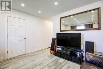 71 Adis Ave in Hamilton, ON - Building Photo - Building Photo