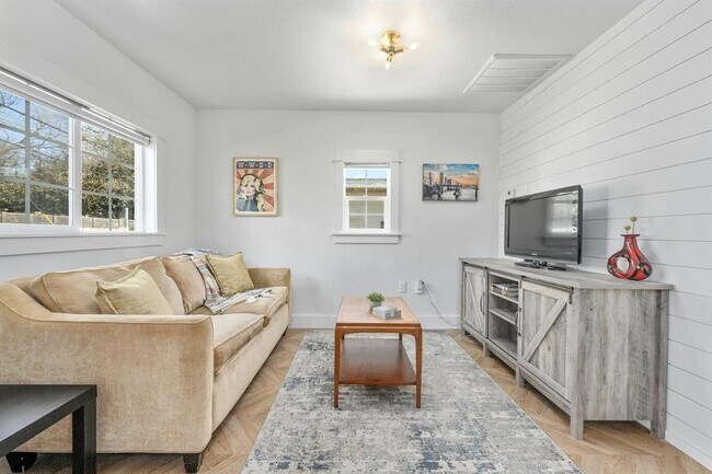 property at 1714 Canterbury St