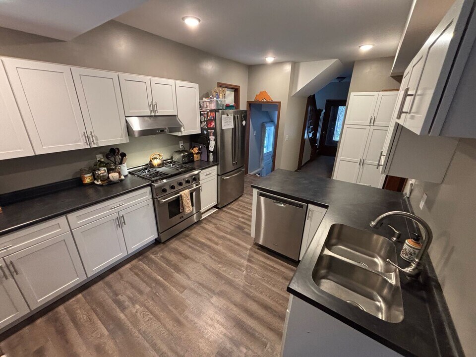 637 Woodland Ave in Duluth, MN - Building Photo